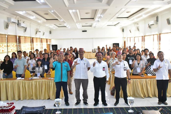 Kepala Disparekrafbud Mabar bersama Nara Sumber dan peserta kegiatan HKI (Foto: Gonsalez