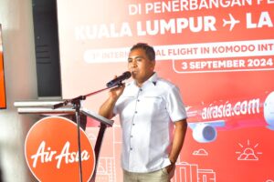 Bupati Edi saat menyampaikan sambutan di Bandara Udara Komodo, Labuan Bajo. (Foto : Gonsalez)