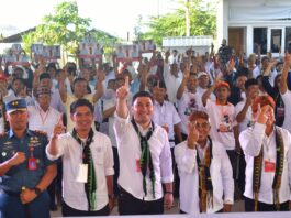 Pasanag calon foto bersama pasca deklarasi damai. (Foto : Gonsalez)