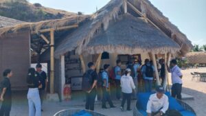 Tim Pengawasan dan Penertiban Pajak Daerah sedang berada di Komodo Resort. (Foto : Ferdy Jemaun)