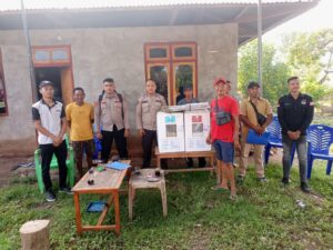 Sejumlah PPS bersama logistik yang diterima dari PPK. (Foto : Ferdy Jemaun)