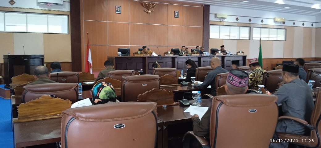 DPRD Manggarai Barat Gelar Paripurna Propemperda Tahun Dinas 2025