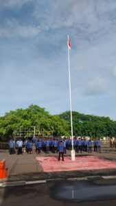 Peserta apel Hari Bela Negara ke-76 di halaman kantor bupati Mabar. (Foto : Tian)