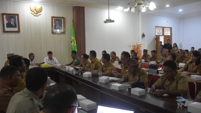 Suasana rapat awal tahun di ruang rapat bupati. (Foto : Tildis)