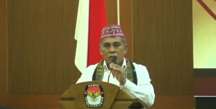 Bupati Edi saat menyampaikan sambutan pada Rapat Pleno Penetapan Bupati-Wakil Bupati Terpilih. (Foto : Ferdy Jemaun)
