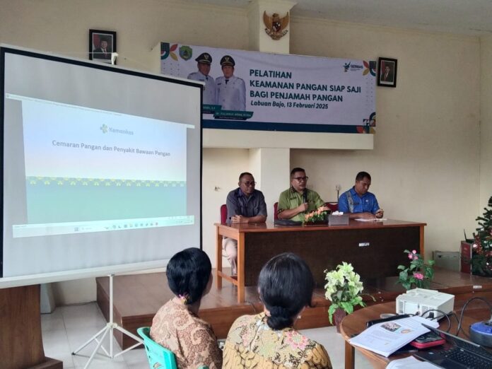 Kegiatan Pelatihan Keamanan Pangan Siap Saji di Aula Dinkes Mabar. (Foto : Dok. Dinkes Mabar)