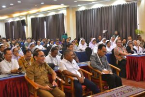 Bupati Edi (kedua dari kiri) dan Sekda Mabar, Fransiskus S. Sodo, saat mengikuti kegiatan bersama Mendikdasmen RI, Abdu Mu'ti. (Foto : Gonsalez)