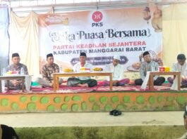 Bupati Edi (tengah) saat menyampaikan sambutan pada acara Buka Puasa Bersama PKS Manggarai Barat. (Foto : Gonsalez)