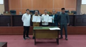 Bupati dan Wakil Bupati bersama pimpinan DPRD Manggarai Barat