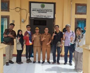 Tim Peneliti bersama Kadis LHP Mabar saat berada di Labuan Bajo. (Foto : Ist.)