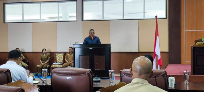 Bupati Manggarai Barat, Edistasius Endi saat menyampaikan sambutan. (Foto : Bion)
