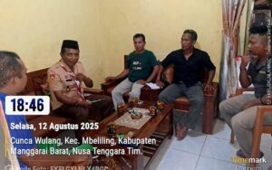 Camat Mbeliling, Yohanes Hibur (pramuka) saa berkoordinasi dengan para pihak. (Foto : Dok. Camat Mbeliling)