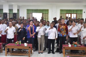 Bupati Edi bersama sejumlah kepala OPD dan peserta kegiatan. (Foto : Gonsalez)