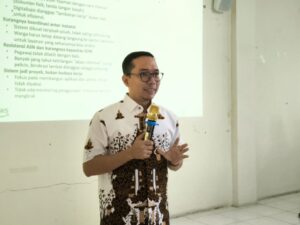 Dr. Muhamad Yogan dari Amazon Web Services (AWS), saat menyampaikan materi. (Foto : Tildis)