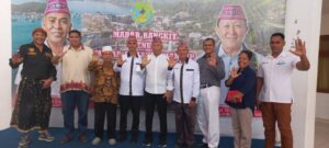 Para tokoh agama, tokoh pemuda, tokoh ormas dan perwakilan pelaku Pariwisata saat menyampaikan seruan. (Foto : Ferdy Jemaun)