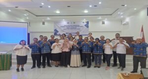 Nara Sumber kegiatan saat foto bersama para peserta kegiatan. (Foto : Dok. Dinkes)