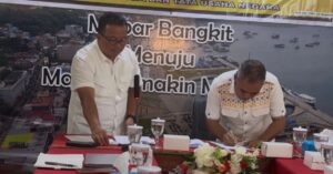 Bupati Edistasius Endi saat menandatangani MoU. (Foto : Gonsalez)