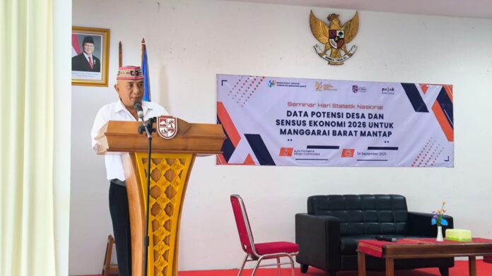 Asisten Perekonomian dan Pembangunan, Laurensius Y.A. Nabu, saat membacakan sambutan Bupati. (Foto : Tildis)