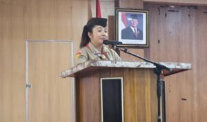 Ketua Kwarcab Pramuka Manggarai Barat, Yovita Dewi Suryni, saat menyampaikan sambutan. (Foto : Tildis)