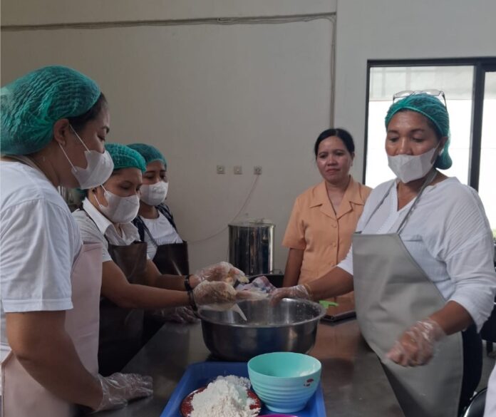 Kegiatan praktek pelatihan pengolahan pangan. (Foto : Dok. DWP)