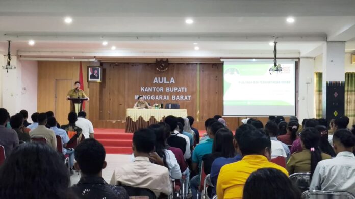 Wakil Bupati, dr. Yulianus Weng saat memberikan sambutan. (Foto : Tildis)