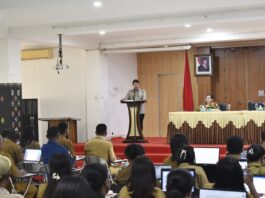 Wakil Bupati Manggarai Barat, dr. Yulianus Weng, saat menyampaikan sambutan. (Foto : Gonsalez)