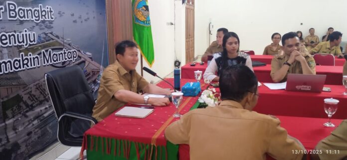 Wakil Bupati Yulianus saat menyampaikan sambutan. (Foto : Sebinus)