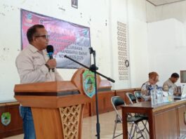 Kadis Sosial P3A, Marselinus Jebarus, saat menyampaikan sambutan. (Foto : Gery)