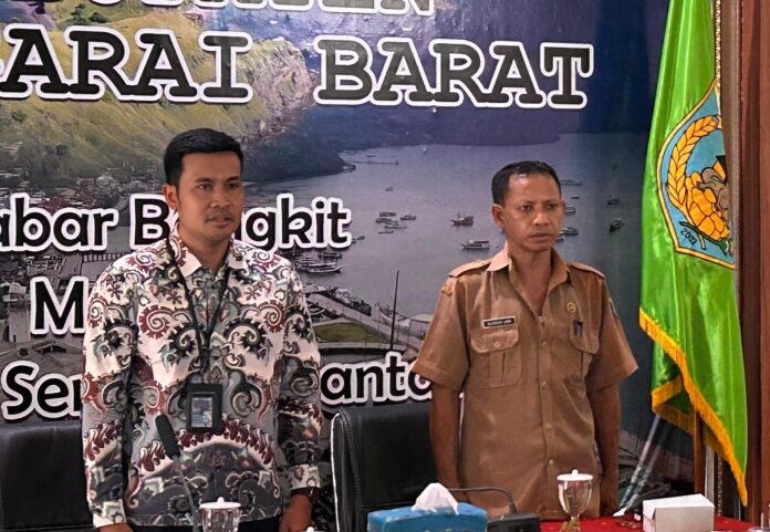 Asisten Aloysius Lahi (kanan) saat mengikuti kegiatan secara zoom. (Foto : Gery Baha)