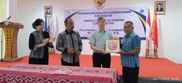 Bupati Edi (kanan) bersama Delegasi JSCT. (Foto : Bion)