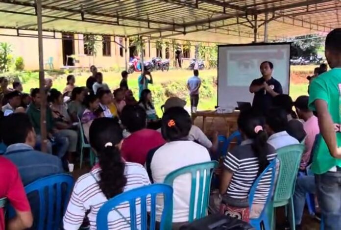 Sosialisasi dari Bagian Promkes RSUD Komodo, dalam rangka HKN ke-61. (Foto : Dok. Dinkes Mabar)