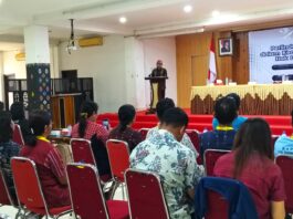 Sekda Mabar, Frnsiskus Sales Sodo saat menyampaikan sambutan. (Foto : Gonsalez)