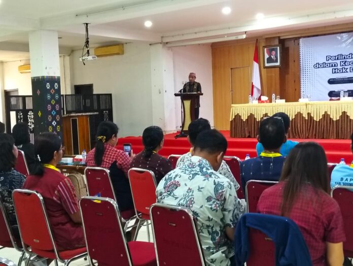 Sekda Mabar, Frnsiskus Sales Sodo saat menyampaikan sambutan. (Foto : Gonsalez)