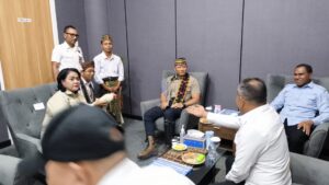 Menko AHY saat berada di dalam ruang V-VIP Bandara Komodo. (Foto : Dok. IKP Kominfo)