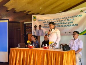 Wabup dr. Yulianus Weng saat memberikan sambutan. (Foto : Gery)