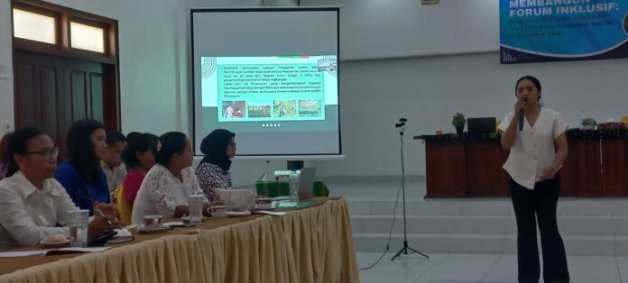 Perwakilan Yakines saat memaparkan materi. (Foto : Ferdy Jemaun)