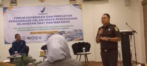 Kepala Seksi Tindak Pidana Umum (Kasi Pidum) Kejaksaan Negeri Kabupaten Manggarai Barat, Fendi Trilaksono, saat memaparkan materi. (Foto : Ferdy Jemaun)