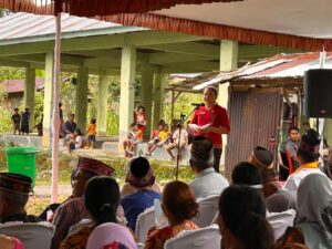 Sekretaris Dinas Kominfo Manggarai Barat, Kartini Tulus, saat memberikan sambutan. (Foto : Gery)