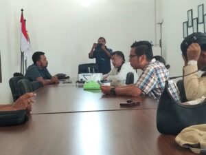 Suasana Inspeksi di PT Abib Raya di Ruko Batu Cermin, Wae Sambi, Labuan Bajo. (Foto : Gonsalez)