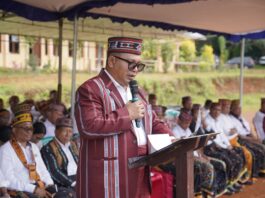 Kadis Kesehatan Manggarai Barat, Adrianus Ojo, saat memberi amanat pada perayaan HKN Ke-61 di Pacar. (Foto : Dok. Dinkes)