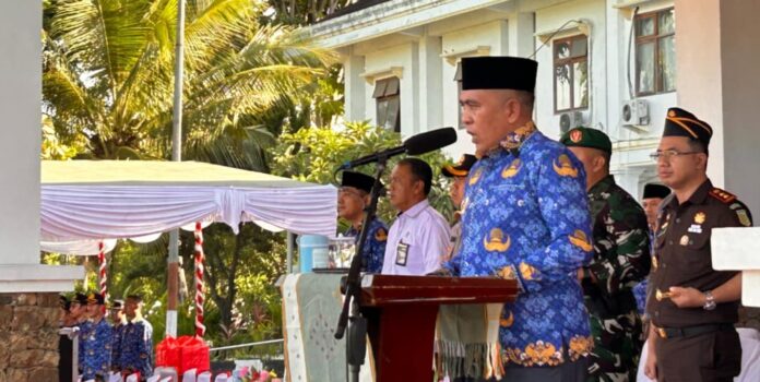 Bupati Manggarai Barat saat memberikan amanat apel. (Foto : Gery)