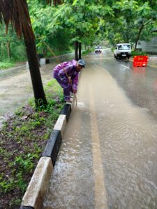 Kondisi ruas jalan dalam kota Labuan Bajo, sebagaimana dilaporkan Plt. Kepala BPBD. (Foto : Dok. BPBD)