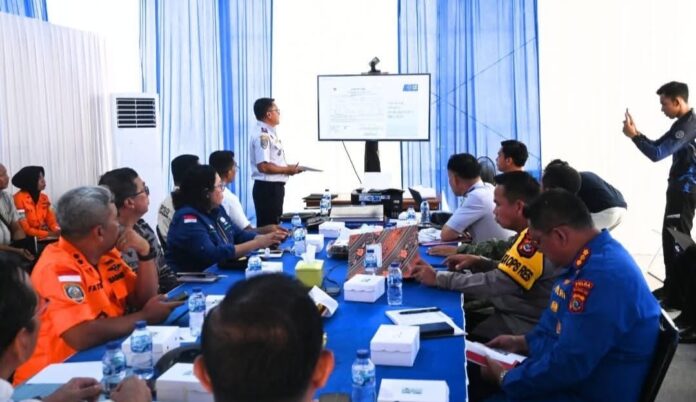 Rapat Koordinasi bersama tim dari Kemenko Polkam di Labuan Bajo. (Foto : Gery)