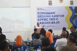 Bupati Edi saat menyampaikan sambutan. (Foto : Gonsalez)