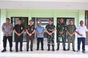 Bupati Manggarai Barat, Edistasius Endi (tengah) bersama unsur Forkompimda dan para pejabat terkait.