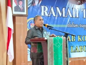 Bupati Manggarai Barat Edistasius Endi saat menyampaikan sambutan dalam kegiatan ramah tamah serah terima jabatan Danlanal Labuan Bajo Foto : Gonsalez