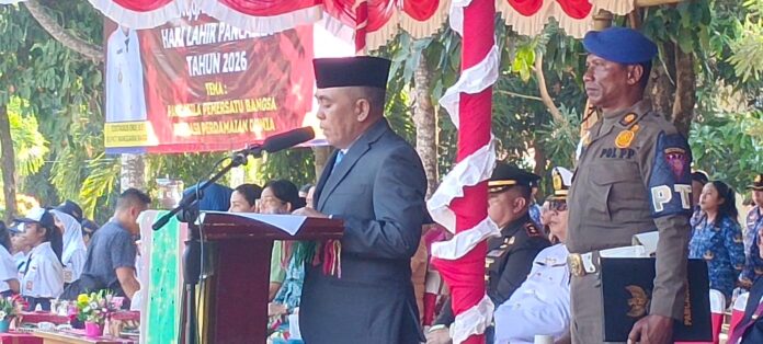Bupati Manggarai Barat Edistasius Endi, memberikan sambutan saat memimpin upacara hari lahir Pancasila. Foto Bion