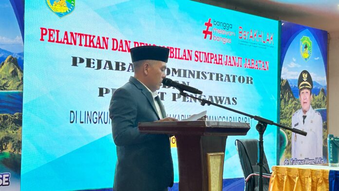 Bupati Manggarai Barat Edistasius Endi saat memberikan sambutan dalam kegiatan pelantikan pejabat administrator, jabatan pengawas lingkup Pemda Manggarai Barat Foto ; Gery