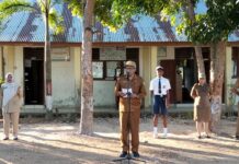 Kadis PKO Mabar Tekankan Penguatan Pendidikan Karakter di SMPN 3 Komodo Kepala Dinas PKO kabupaten Manggarai Barat Saat menyampaikan Sambutan pada apel kekuatan di SMPN 3 komodo Foto ; Gonsalez