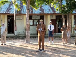 Kepala Dinas PKO kabupaten Manggarai Barat Saat menyampaikan Sambutan pada apel kekuatan di SMPN 3 komodo Foto ; Gonsalez